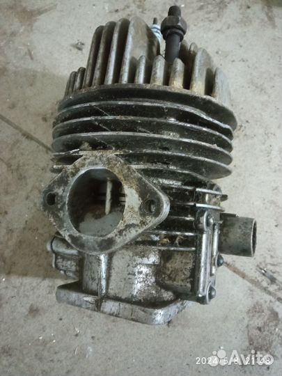 Цилиндр с поршнем