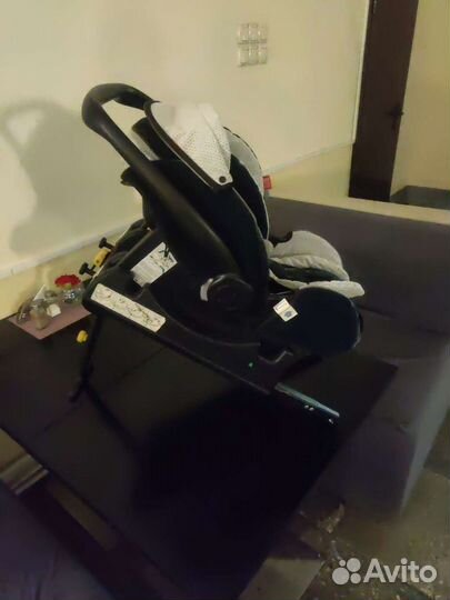 Детская кресло-люлька Recaro для авто