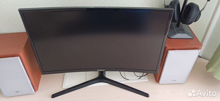 Игровой монитор Samsung CRG5 23,5 VA