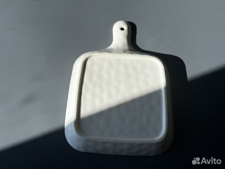 Тарелка керамическая с ручкой