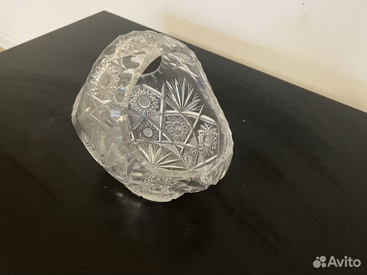 Хрустальная конфетница с ручкой