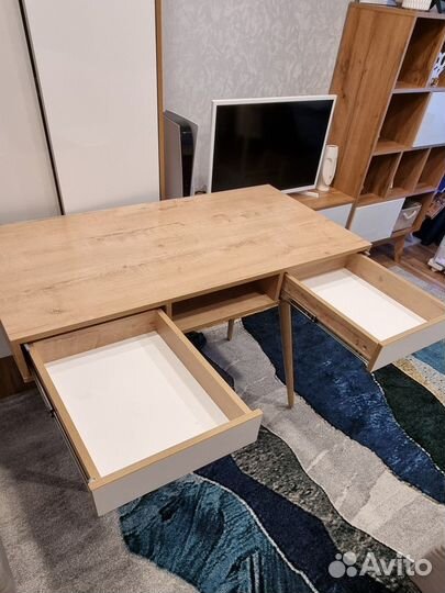 Письменный стол