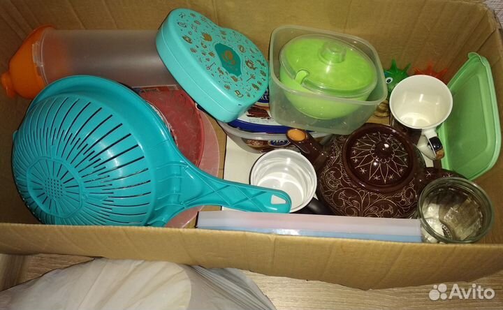 Много разной хорошей и новой посуды