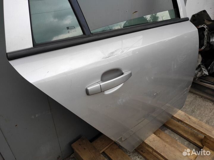 Дверь задняя правая на Opel Astra H Универсал Z157