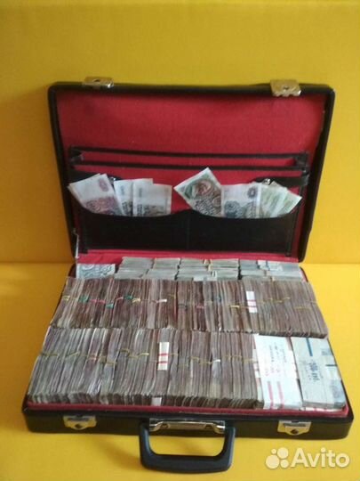 Советский дипломат полный денег СССР