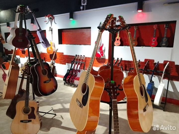 Новые акустические и классические гитары, укулеле