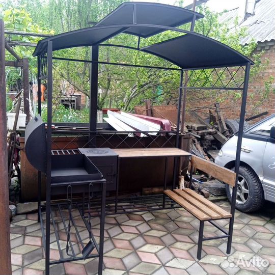 Мангальная зона под крышей