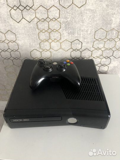 Xbox 360 slim (250 GB) Freeboot 47 игр 1 джостик