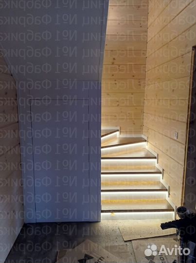 Лестница на металлическом каркасе