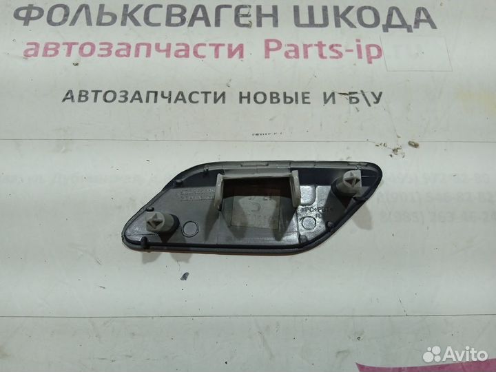 Крышка форсунки омывателя правой фары Джетта 6