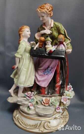 Статуэтка «Девочка и продавщица кукол» Meissen