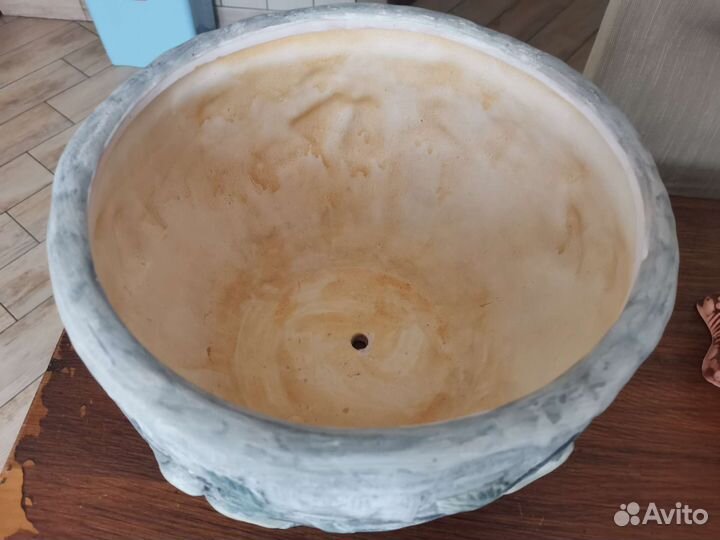 Горшок из глины с уникальной лепкой