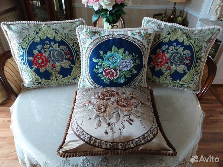 Подушки декоративные 50 на 50 см. 4 штуки