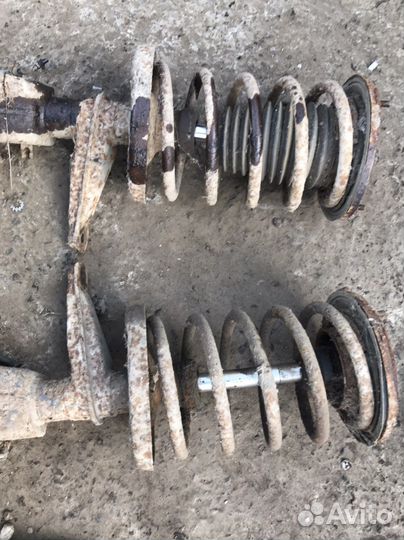 Audi 100, стойки в сборе