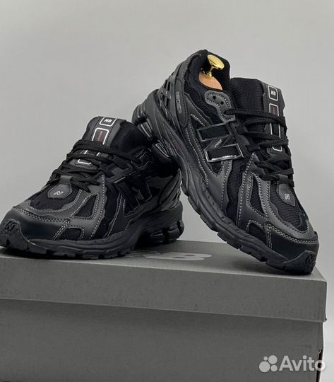 Черные New Balance 1906