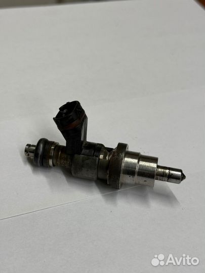 Форсунка топливная Toyota Avensis 2.0
