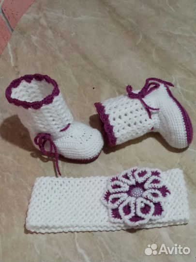 Пинетки - сапожки и повязка на голову