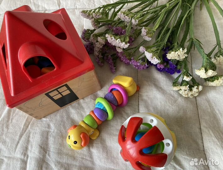 Развивающие игрушки погремушки дом Икея пакетом