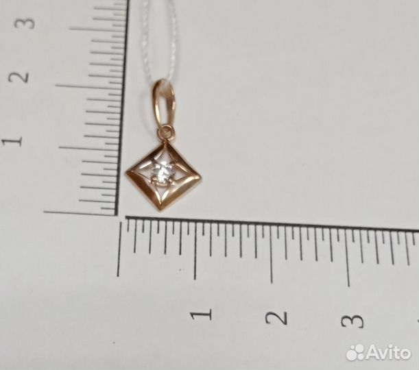 Золотая подвеска с фианитом
