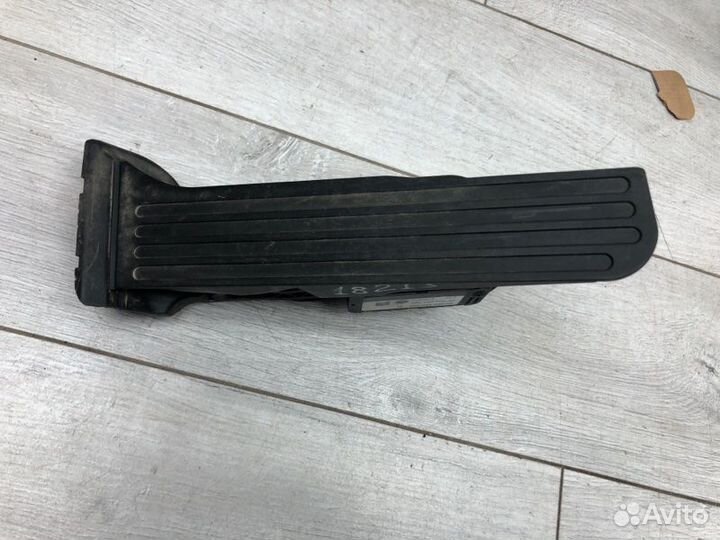 Педаль газа Skoda Octavia универсал cayc 2013