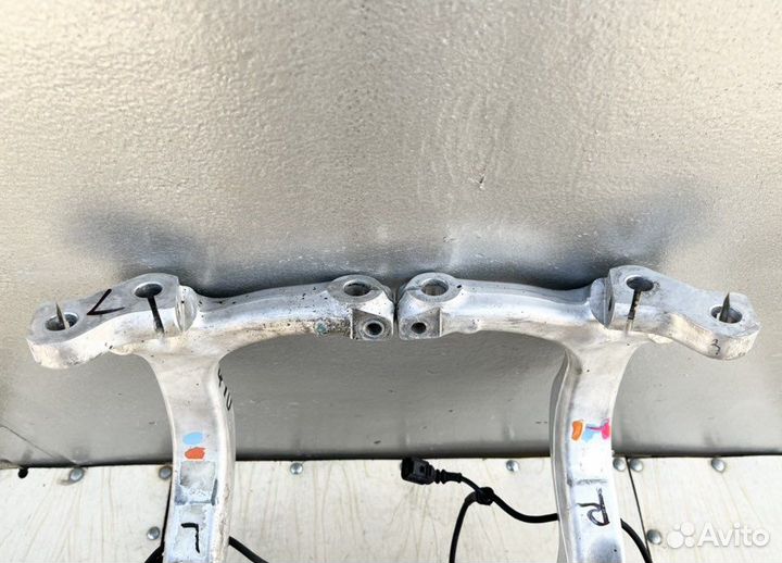 Кулак Aud A4 В6 В7, А6 C5 4B. Без трещин. Гарантия