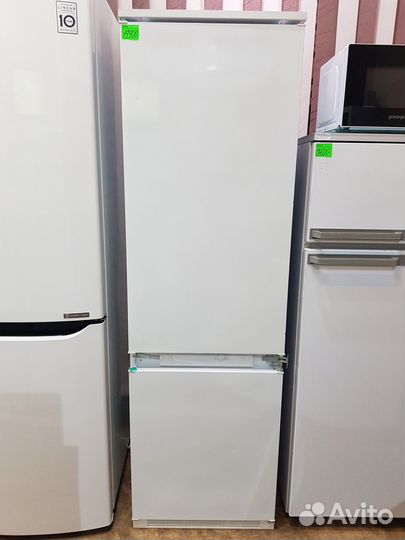 Встроенный холодильник бу Ariston