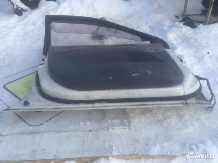 Дверь левая передняя Toyota Ipsum