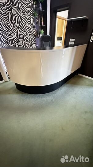 Стойка ресепшен