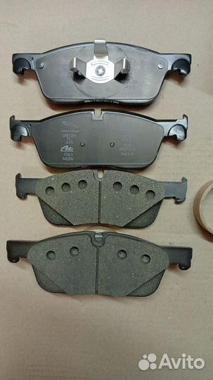 Тормозные колодки LR072681