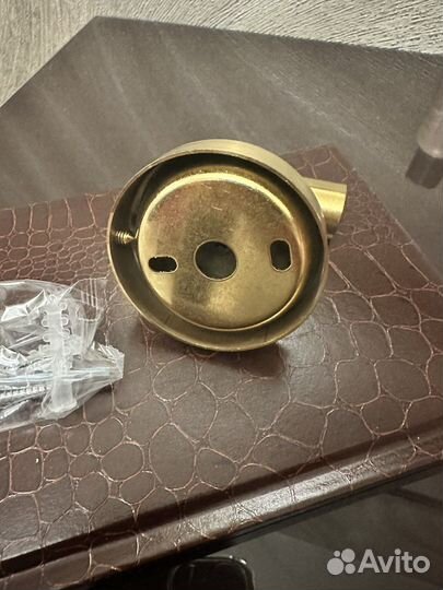 Крючок настенный матовое золото