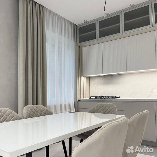 Кухня модульная с витриной под ключ