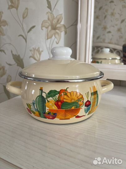 Кастрюля 2 л эмаль