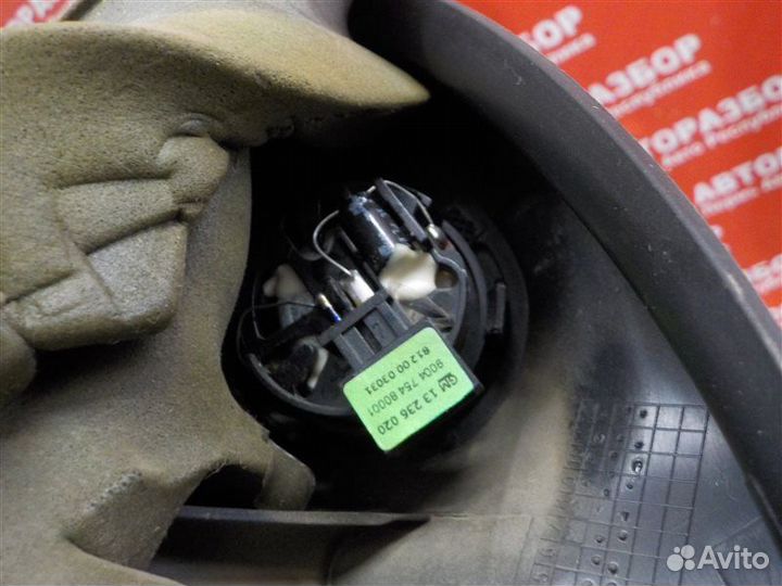 Уголок зеркала правый Opel Astra-H седан Z18XER