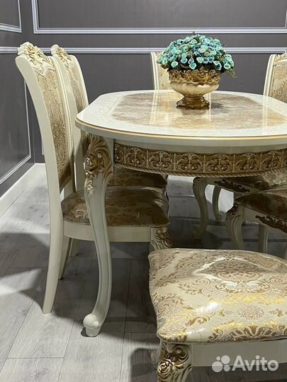 Кухонный стол и стулья комплект