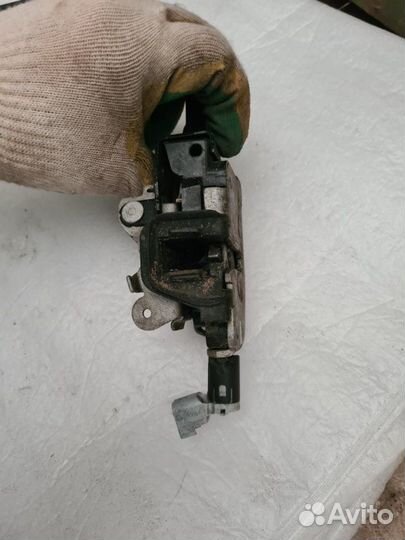 Замок багажника Land Rover Discovery 3 2.7 TDI