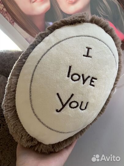 Большой плюшевый медведь