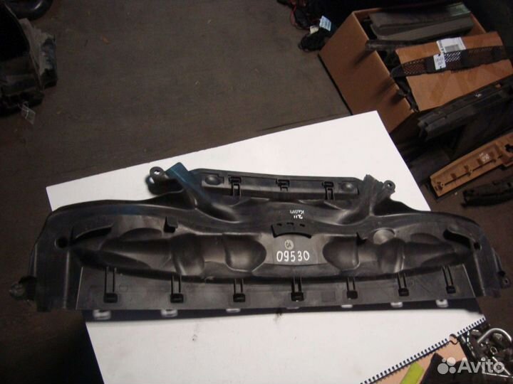 Воздухозаборник капота W211 A2118800236