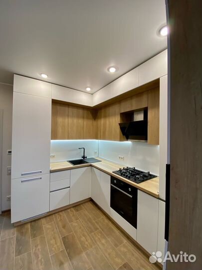 Кухня на заказ под потолок в Челябинске