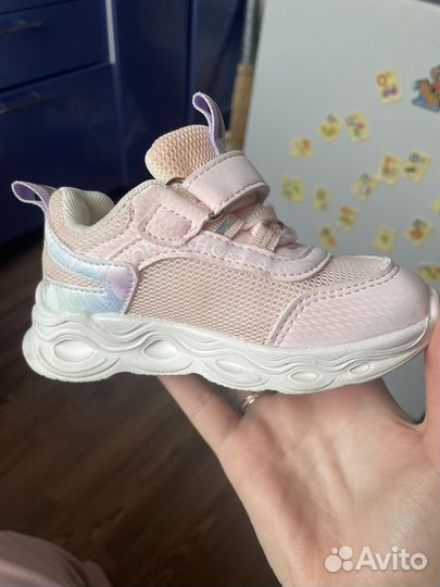 Кроссовки детские