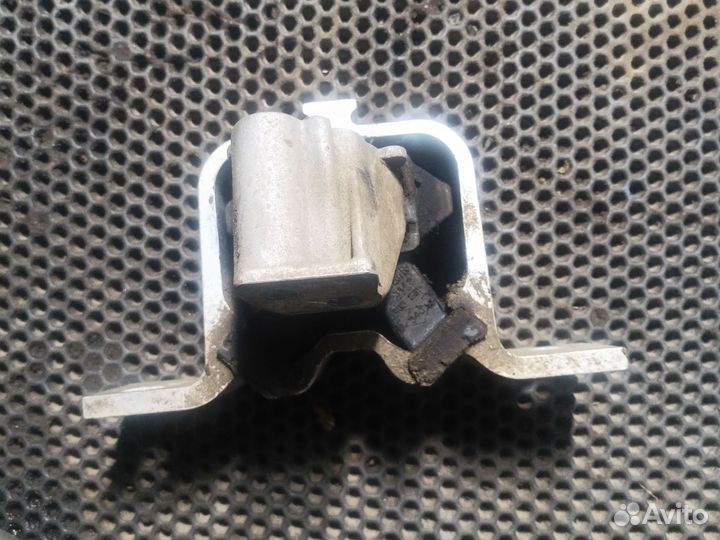 Опора двигателя Лада Веста