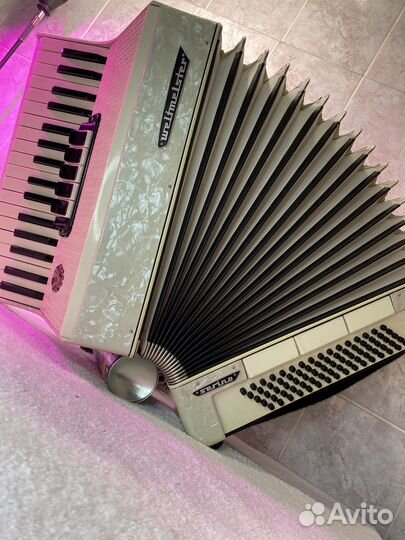 Аккордеон Немецкий Weltmeister Белый Перламутр