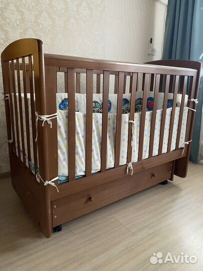 Кровать детская с автоукачивателем