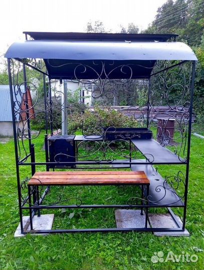 Мангал с крышей