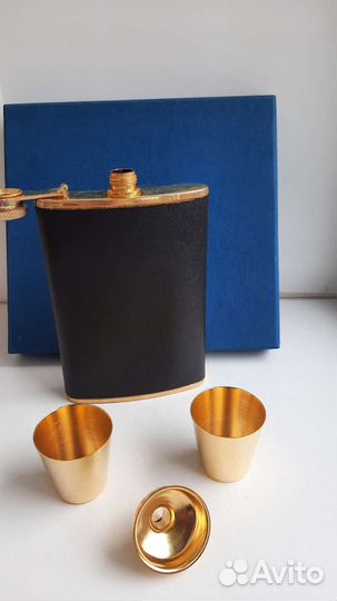 Фляжка с рюмками (подарочный набор)