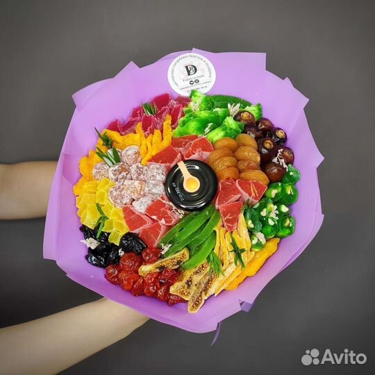 Букет из орехов и сухофруктов