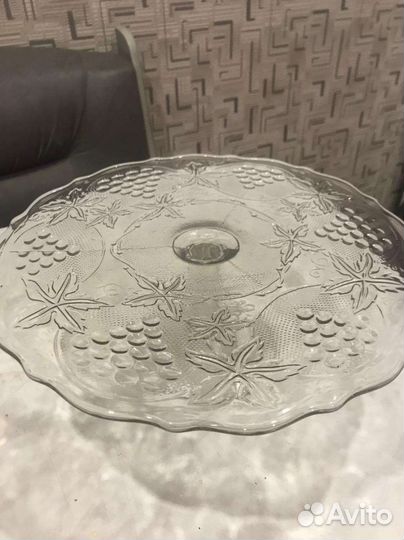 Тортница на ножке