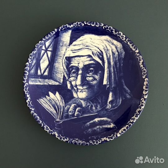 Фарфоровая настенная тарелка