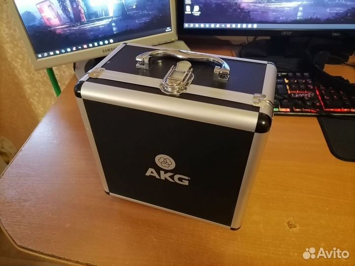 Студийный микрофон AKG P220 (Новый)