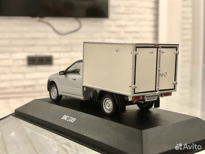 Модель автомобиля вис 2349 автолегенды 1:43