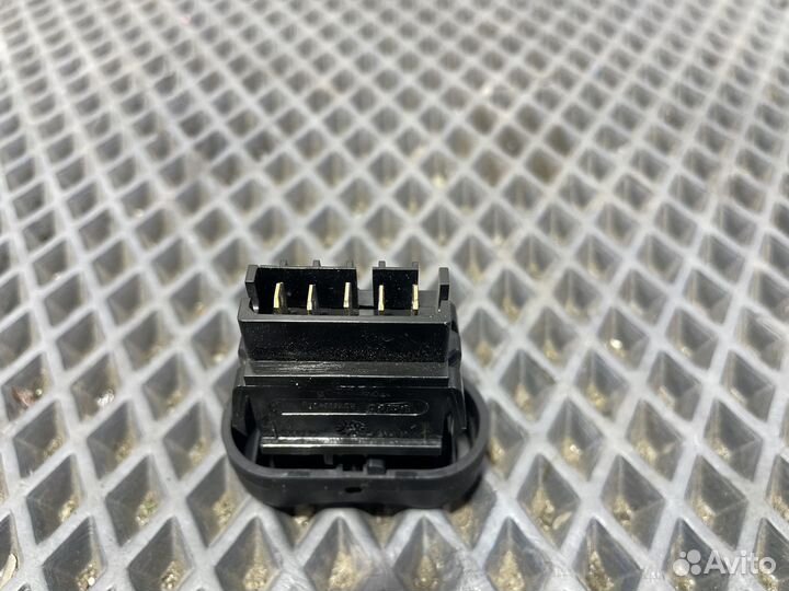 Кнопка центрального замка Nissan Almera (G15) 2013-2018